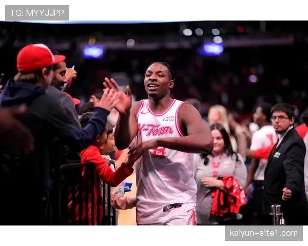 阿门18篮板创生涯新高 火箭内线战术因申京状态起伏而调整 阿门18篮板创生涯新高 火箭内线战术因申京状态起伏而调整